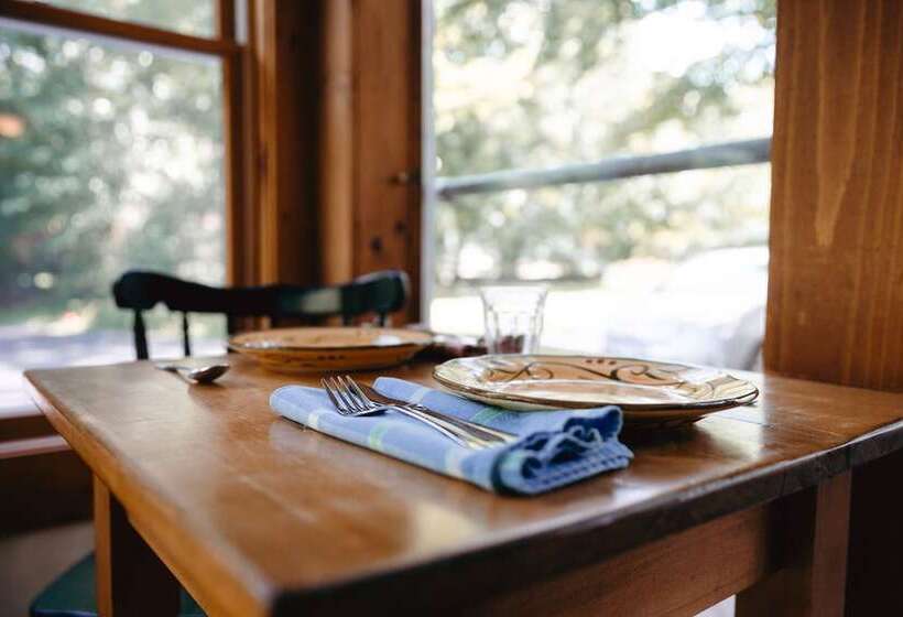 تختخواب و صبحانه Carriage Barn Inn