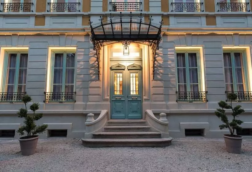 تختخواب و صبحانه Villa 216