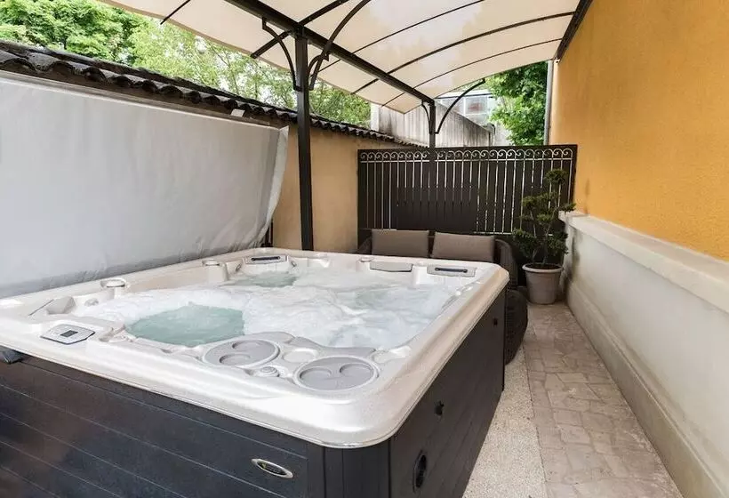 تختخواب و صبحانه Villa 216