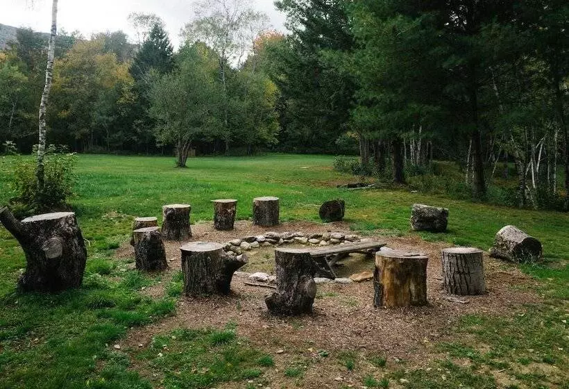 Hostelli Mad River Barn