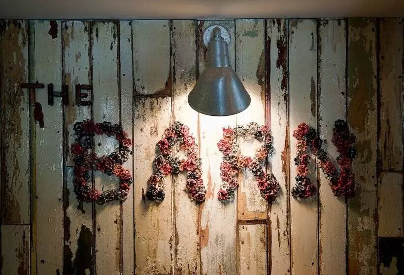 Hostelli Mad River Barn