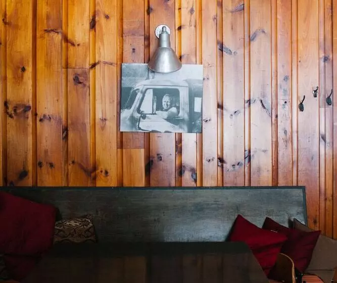 Hostelli Mad River Barn