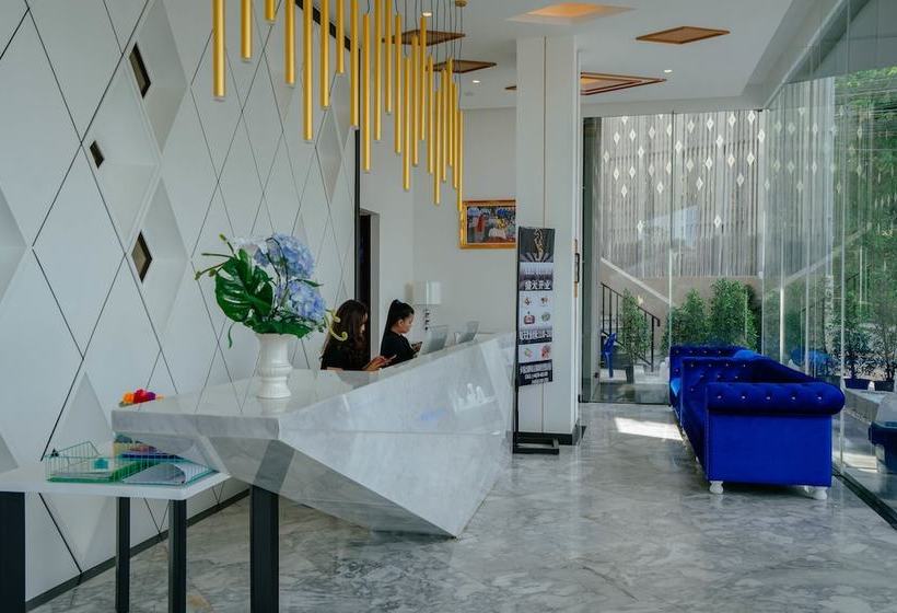 Szálloda The Aristo Beach Resort