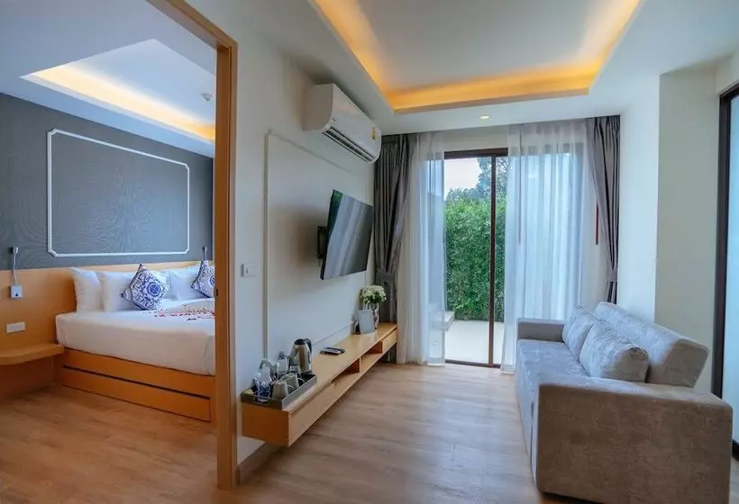 Hotelli The Aristo Beach Resort