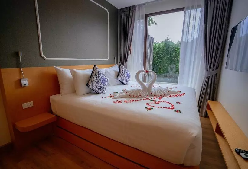 Hotelli The Aristo Beach Resort