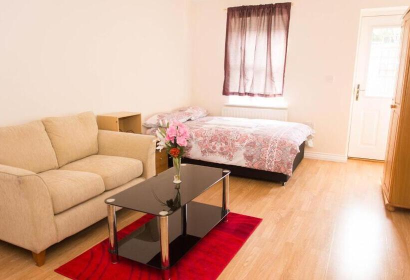 פנסיון Queen Guest House