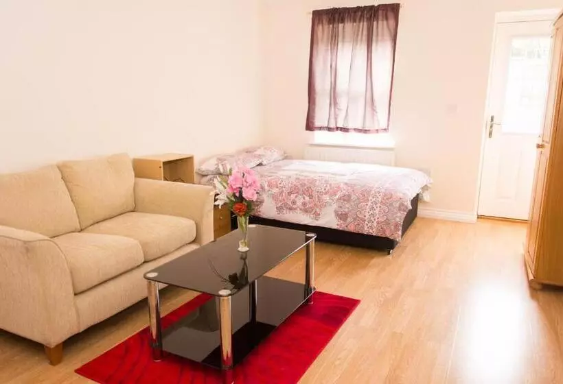 ペンション Queen Guest House