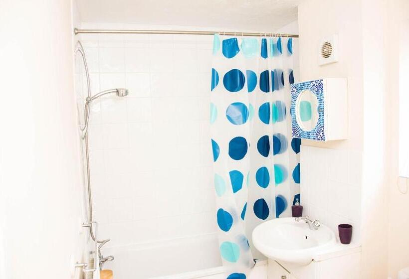 פנסיון Queen Guest House