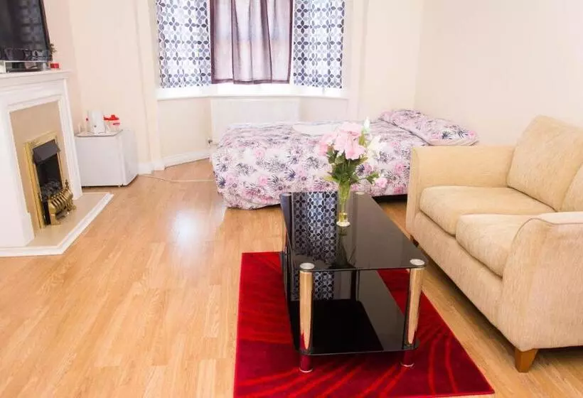 ペンション Queen Guest House