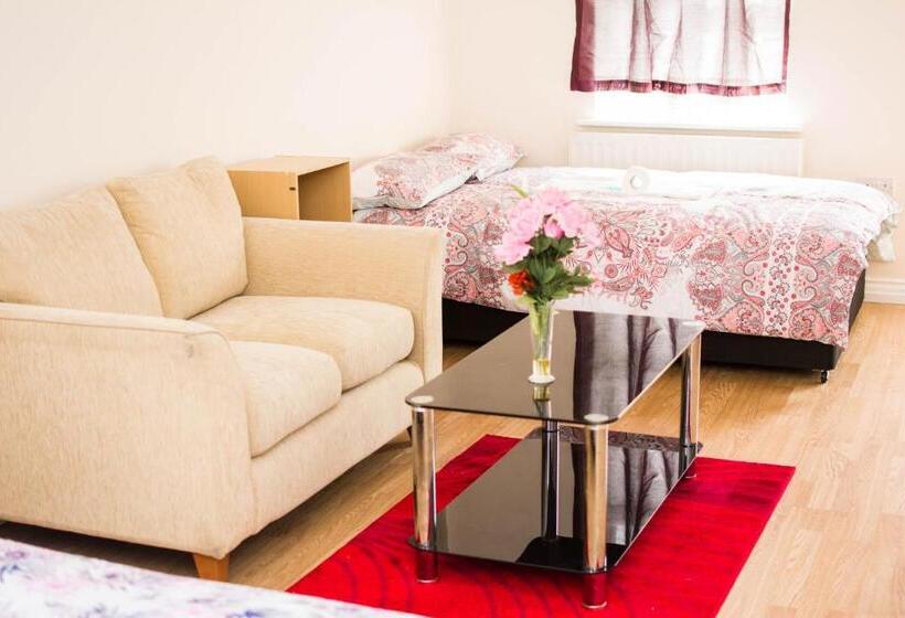 פנסיון Queen Guest House