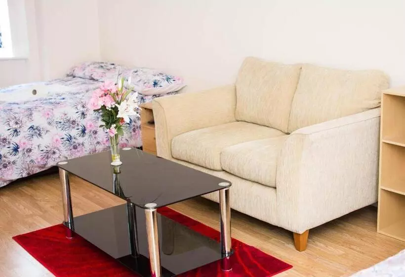 ペンション Queen Guest House