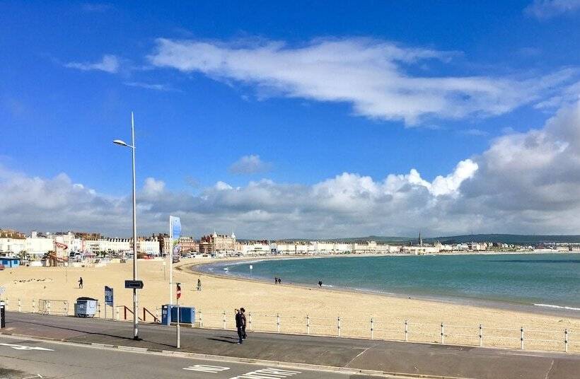 פנסיון The Warwick