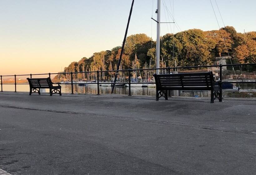 פנסיון The Warwick