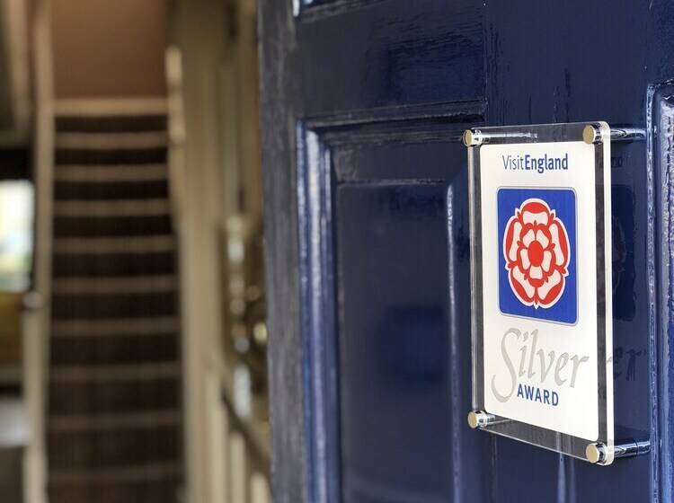 פנסיון The Warwick