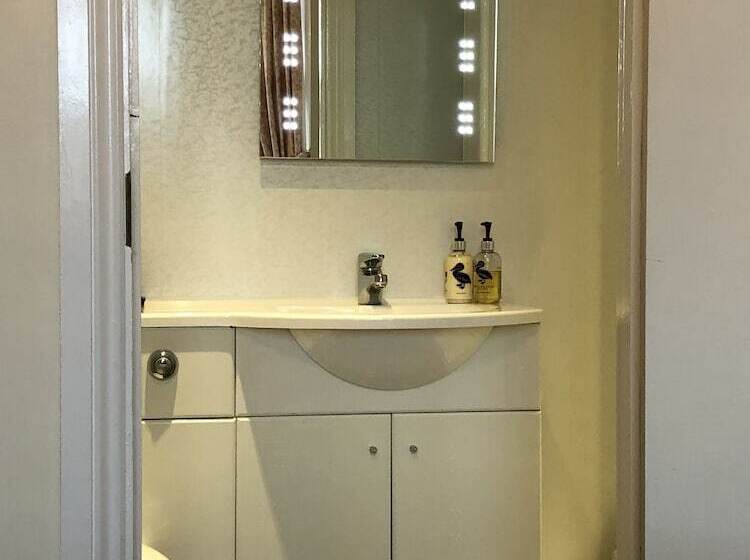 פנסיון The Warwick