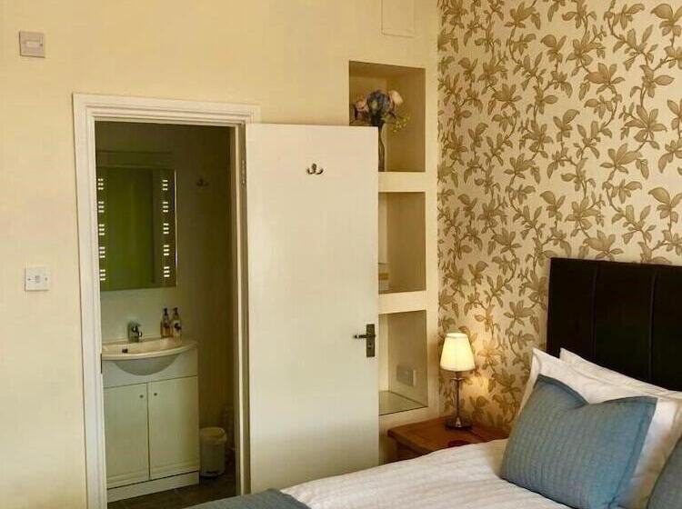 פנסיון The Warwick