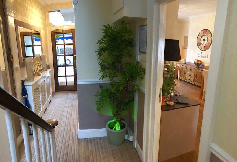 פנסיון The Warwick