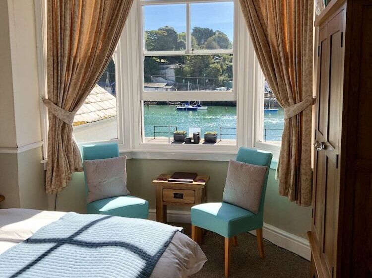 פנסיון The Warwick