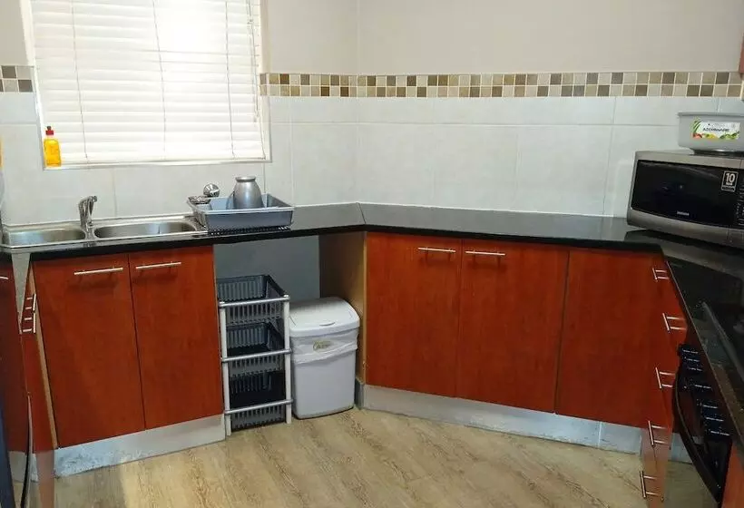 호텔 First Group Brookes Hill Suites