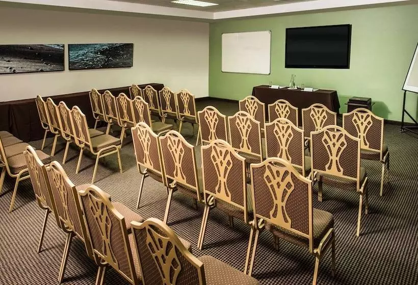 בית מלון כפרי Garden Court Kings Beach