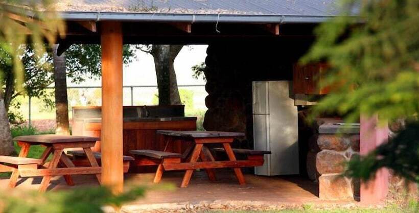 호텔 Atherton Holiday Park