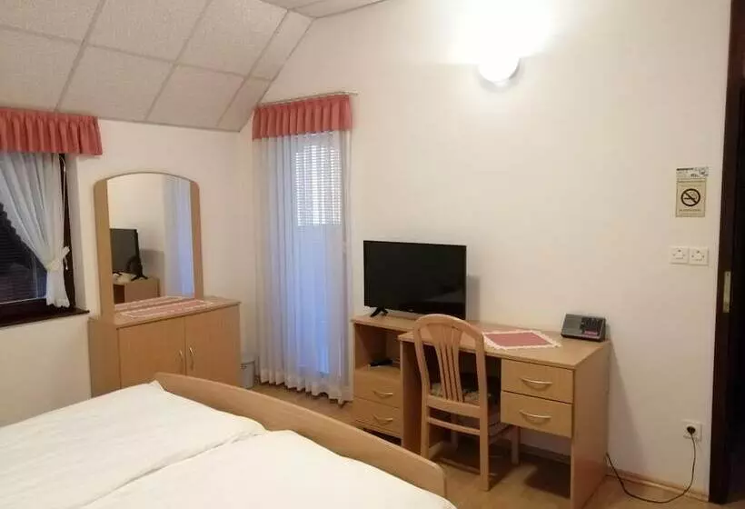 هتل Prenočišča Mraz