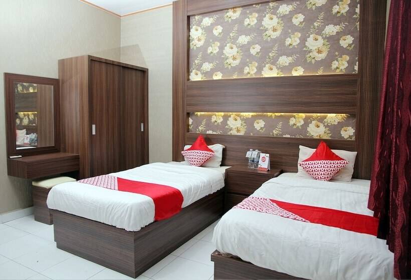 הוסטל Dely By Oyo Rooms