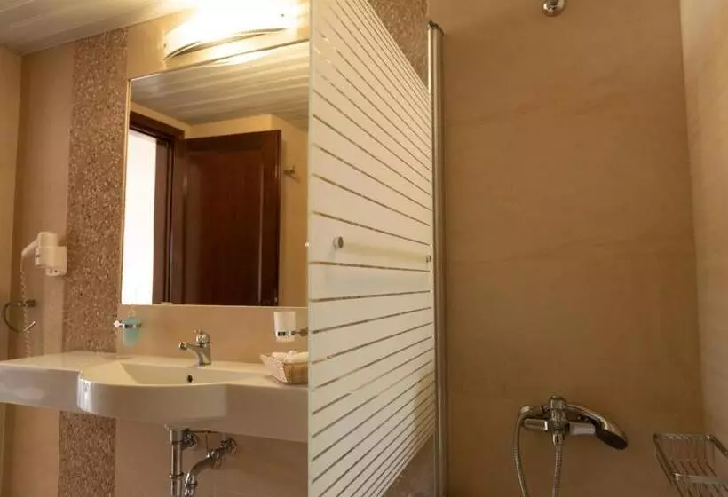 هتل Astron Princess