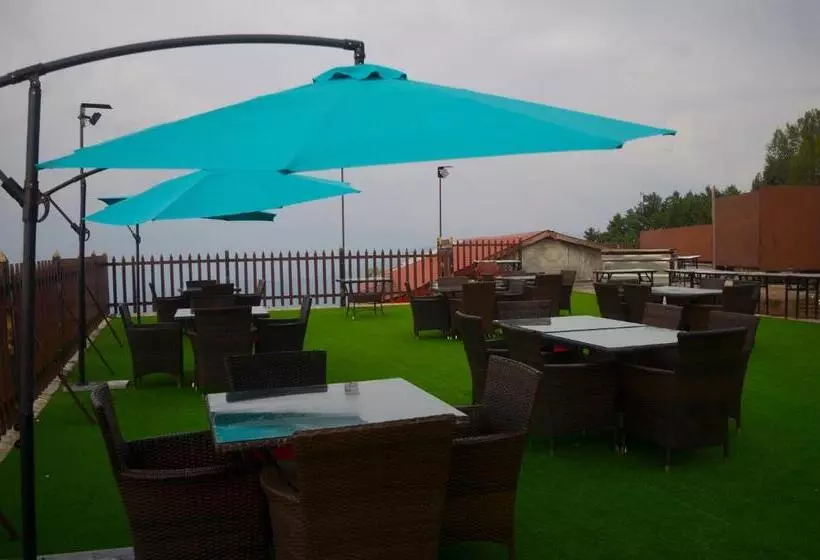هتل Holiday Grand Resort Bhurban