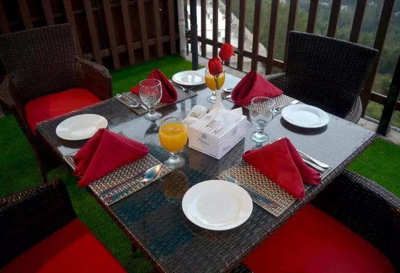 هتل Holiday Grand Resort Bhurban