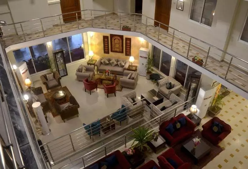 هتل Holiday Grand Resort Bhurban