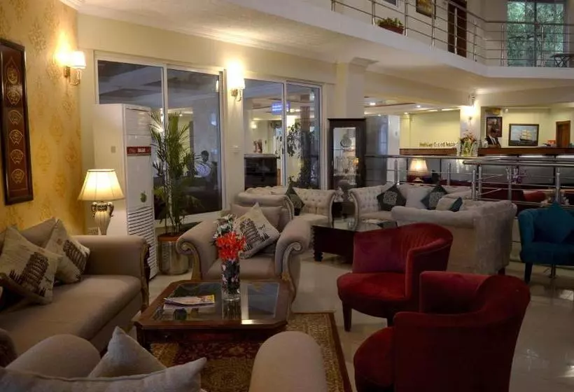 هتل Holiday Grand Resort Bhurban