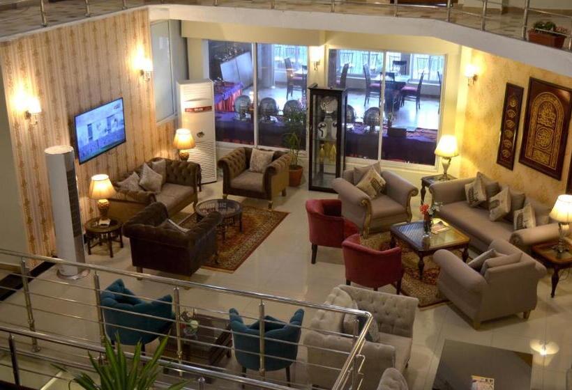 هتل Holiday Grand Resort Bhurban