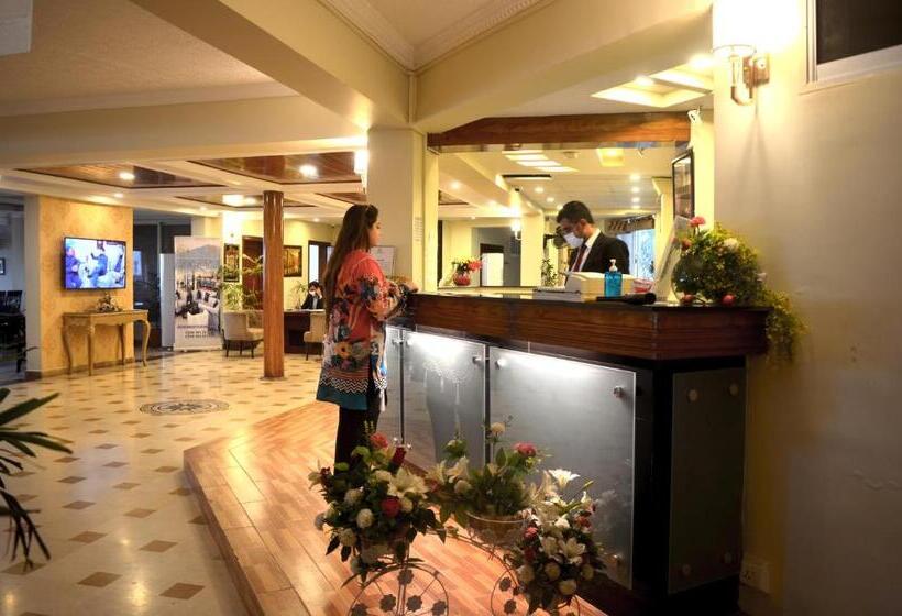 هتل Holiday Grand Resort Bhurban