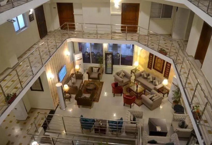 هتل Holiday Grand Resort Bhurban