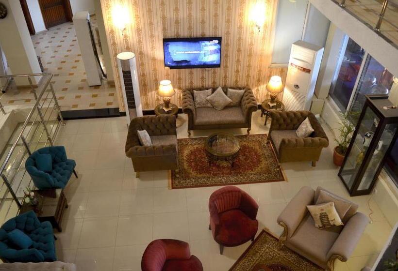 هتل Holiday Grand Resort Bhurban