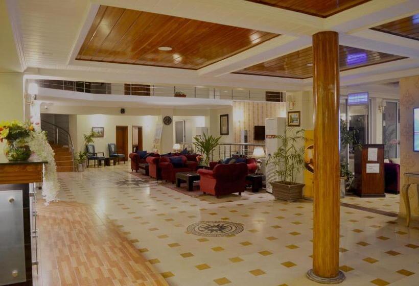 هتل Holiday Grand Resort Bhurban