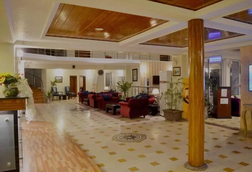 هتل Holiday Grand Resort Bhurban