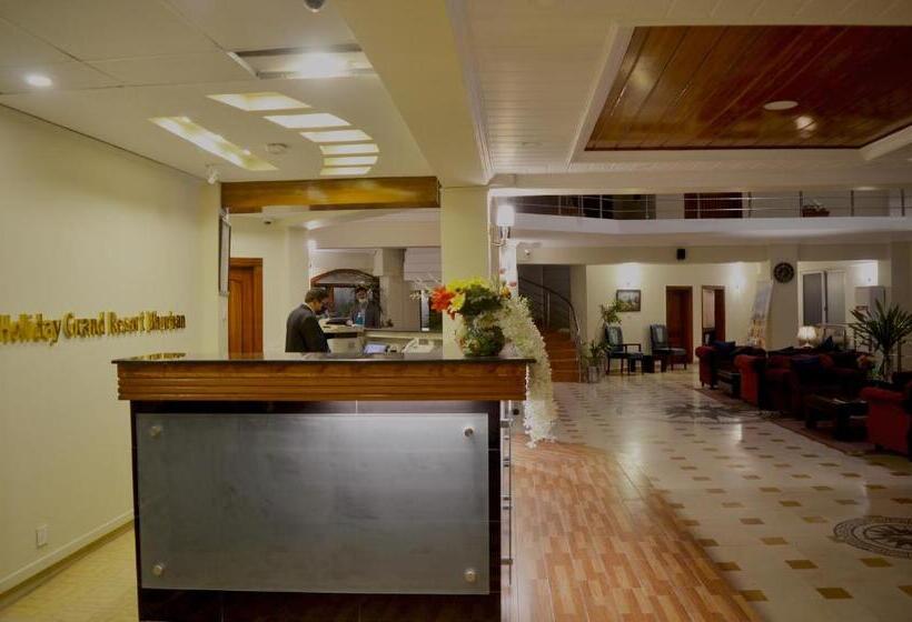 هتل Holiday Grand Resort Bhurban