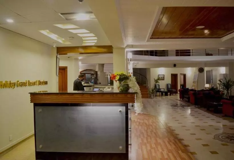 هتل Holiday Grand Resort Bhurban