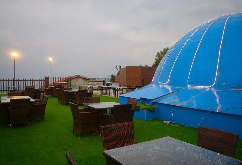 هتل Holiday Grand Resort Bhurban