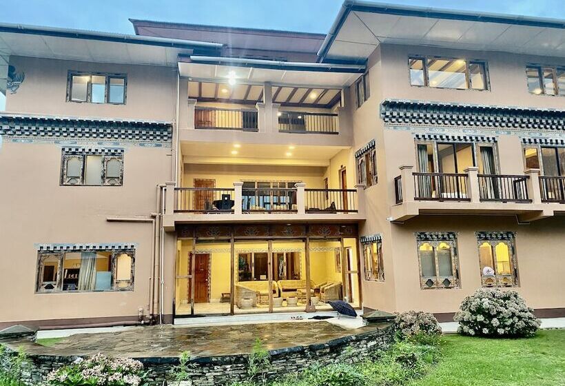 هتل Taktsang Village Resort