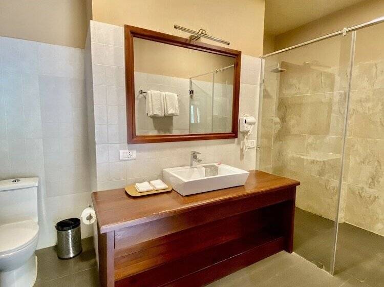 هتل Taktsang Village Resort