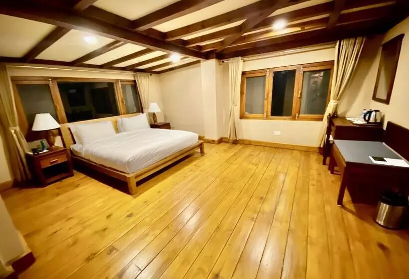 هتل Taktsang Village Resort