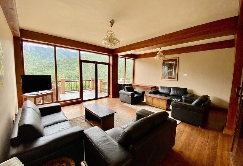 هتل Taktsang Village Resort