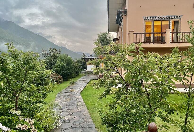 هتل Taktsang Village Resort