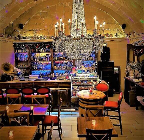 تختخواب و صبحانه Casa Asti