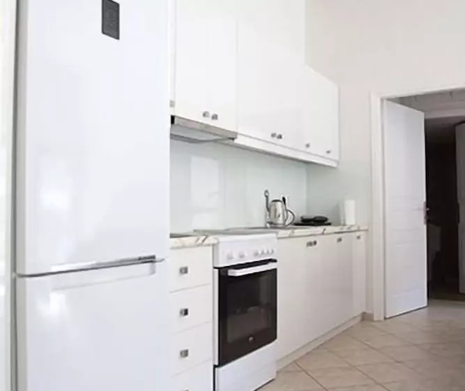 Geo Holidays Studios