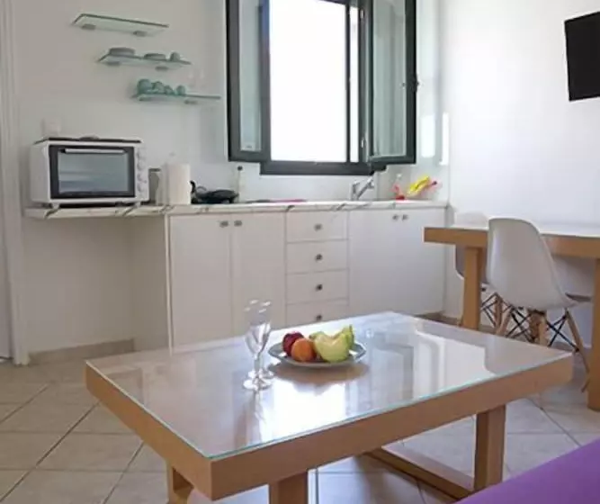 Geo Holidays Studios