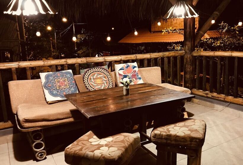 La Facha Hostel Restaurant Surf